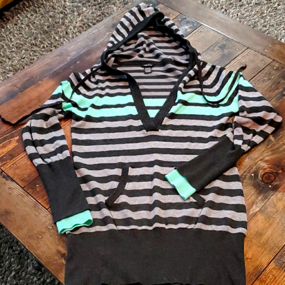 Lightweight sweater with hood.